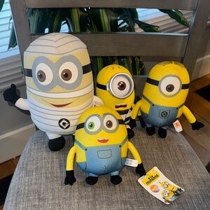 Lot of 4 Despicable Me Minions Plush